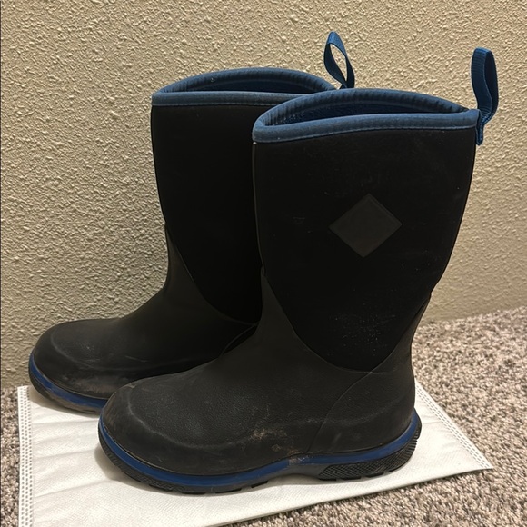 Kids Black and Blue Boots - Picture 1 of 2